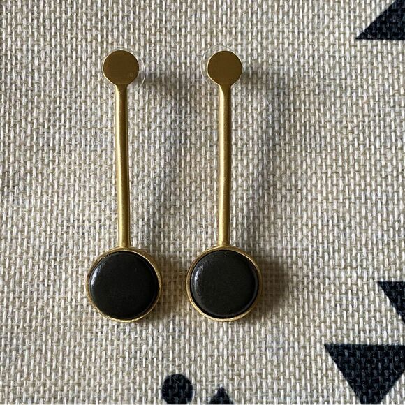 Ink+Alloy Black & Brass Pendulum Earrings NEW - Picture 2 of 9